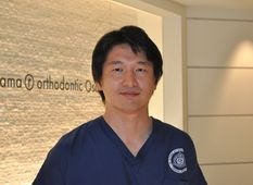 青山アール矯正歯科 大阪　院長　徳久幸司